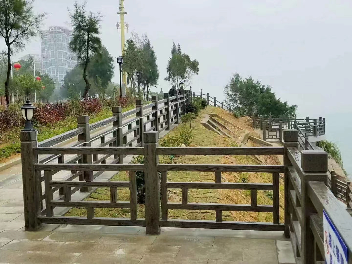 水泥仿木產(chǎn)品有哪些可以使用在園林景觀(guān)中